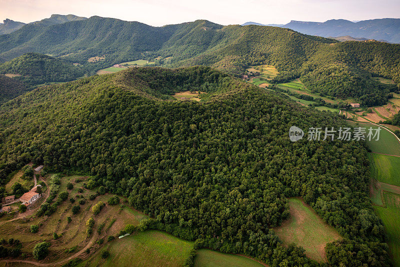 圣玛格丽塔火山鸟瞰图，la garroxa，赫罗纳省，西班牙加泰罗尼亚